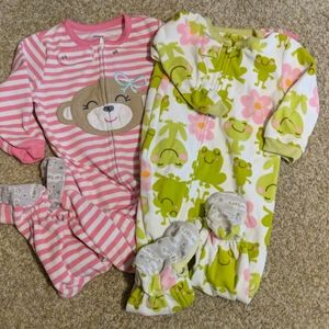 Set of fleece footed pajamas